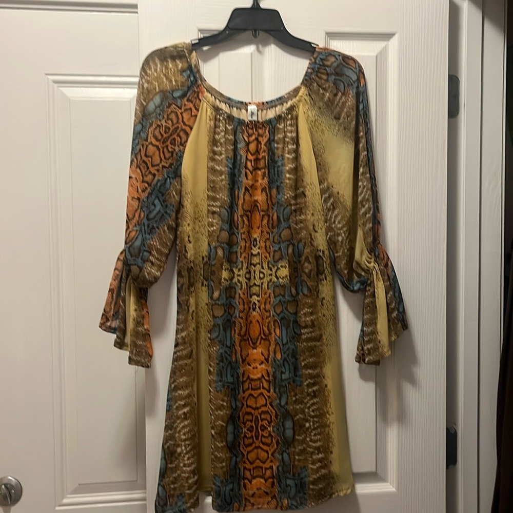 Cute Boutique lined  dress. Size Large